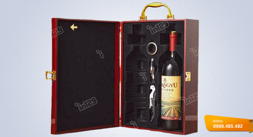 Mẫu hộp cao cấp đựng rượu vang hảo hạng được In129 thiết kế có khoá và tay cầm