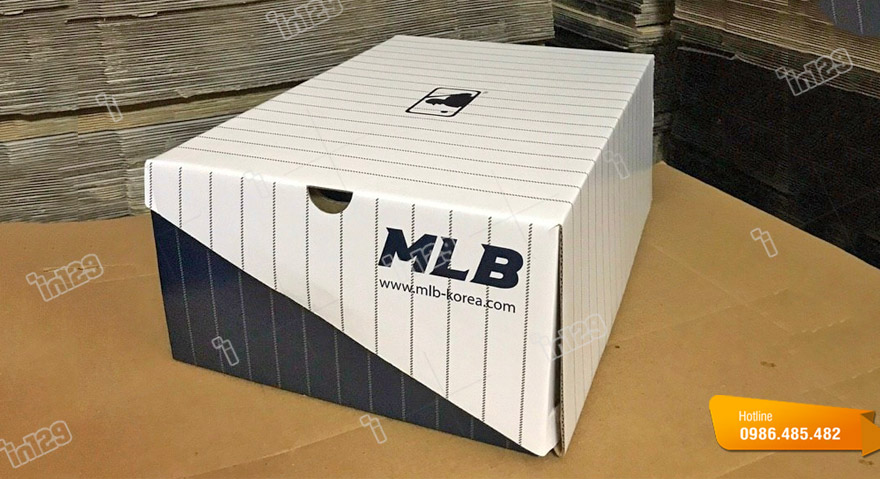 In hộp đựng giày thương hiệu MLB sang trọng