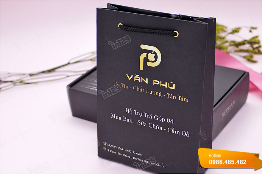 Mẫu túi giấy cửa hàng điện thoại Văn Phú