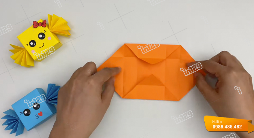 Cách gấp hộp giấy đựng bánh kẹo dễ thương bước 5