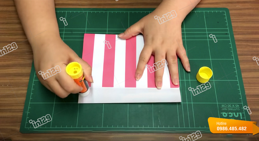 Cách làm túi giấy đựng quà đơn có nắp bước 2